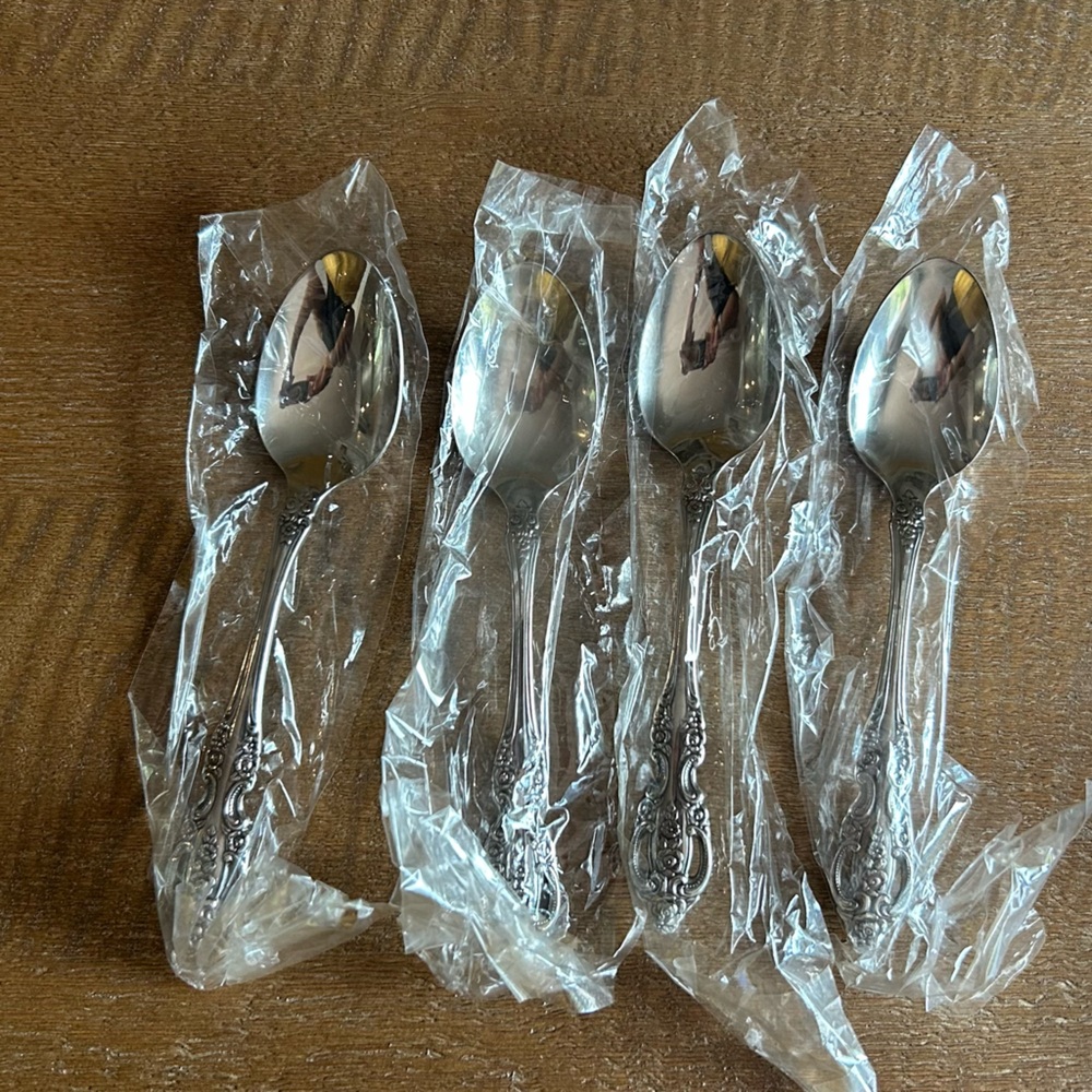 Oneida Renoir Pembrooke teaspoon